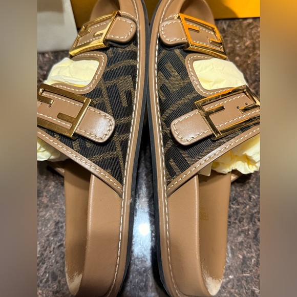 Authentic! FENDI FEEL Slides, Brown/Gold Hardware. Box/cards included 39, size 8 - Picture 8 of 15